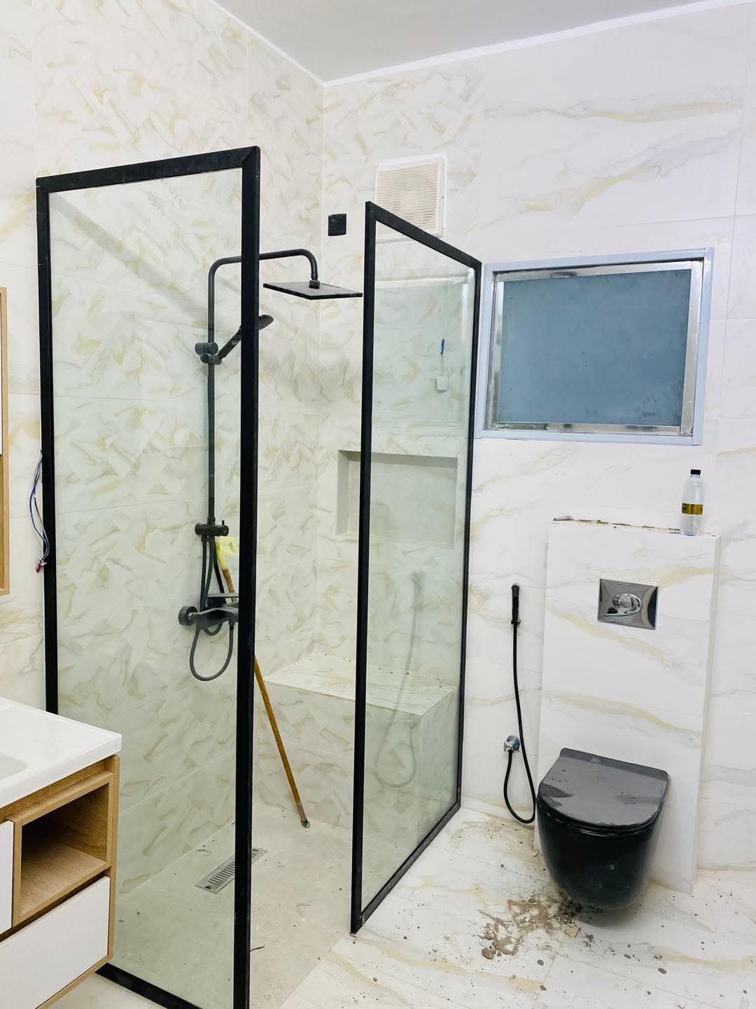 أعمال زجاج ومرايا