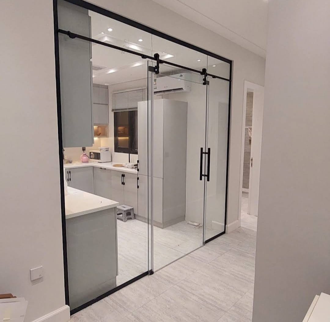 أعمال زجاج ومرايا