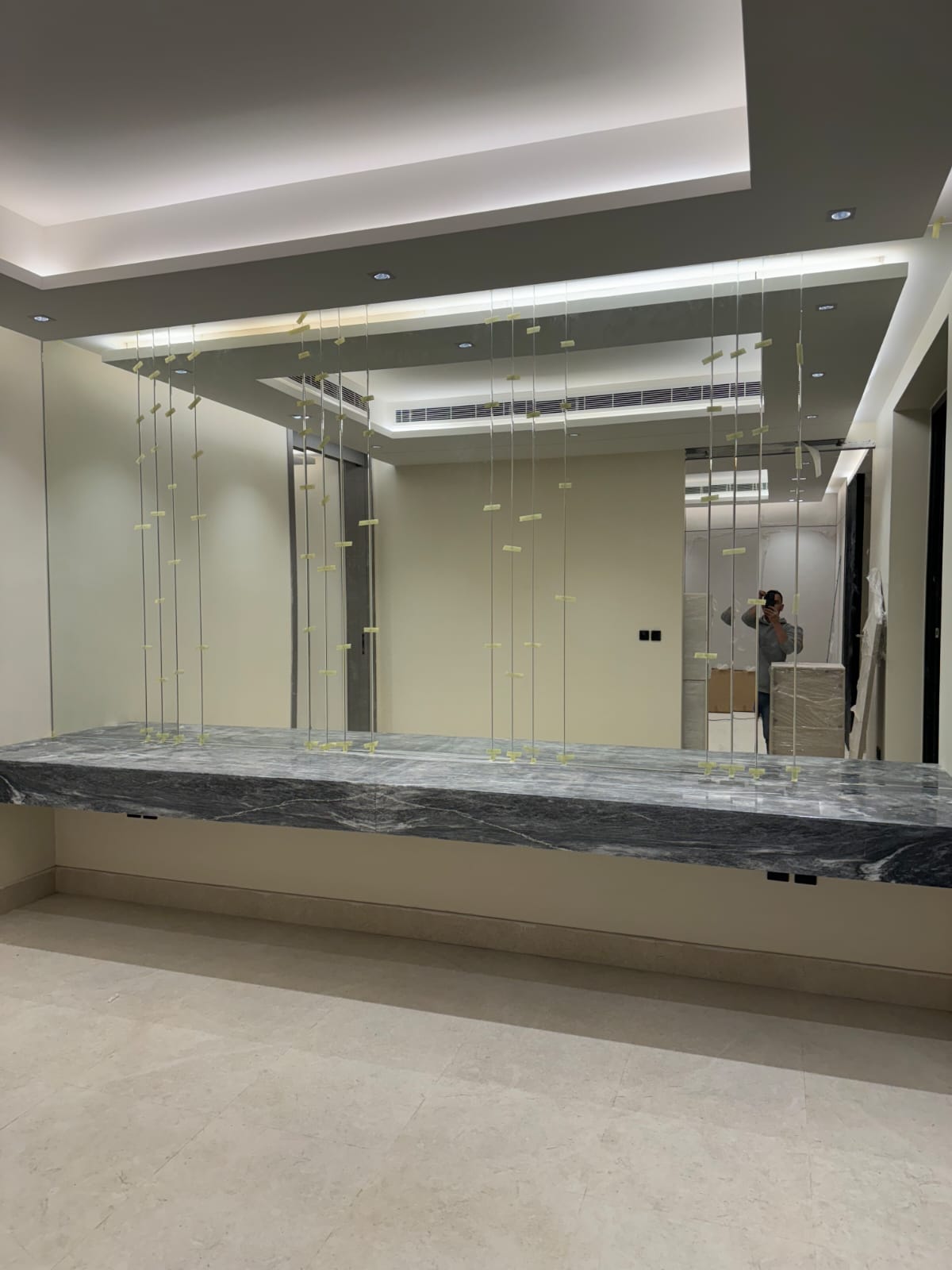 أعمال زجاج ومرايا