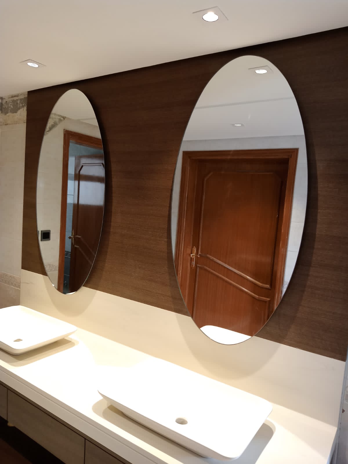 أعمال زجاج ومرايا