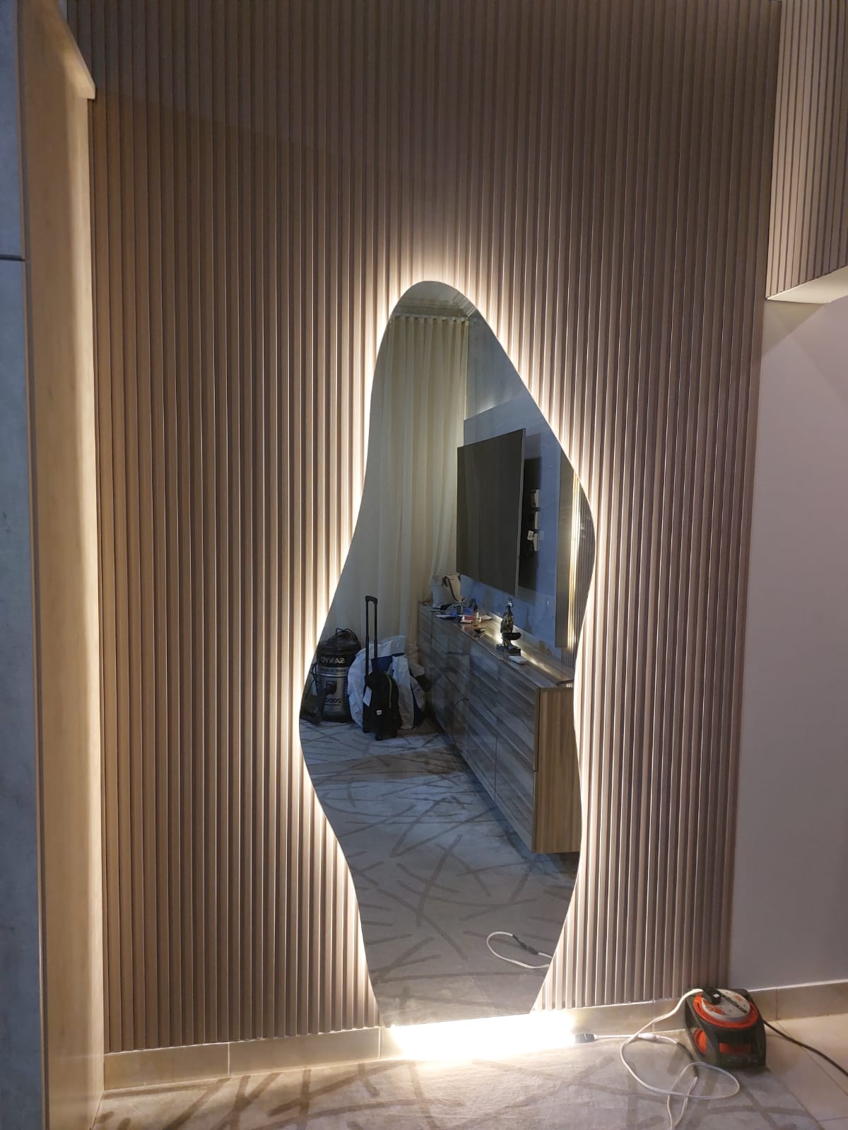 أعمال زجاج ومرايا