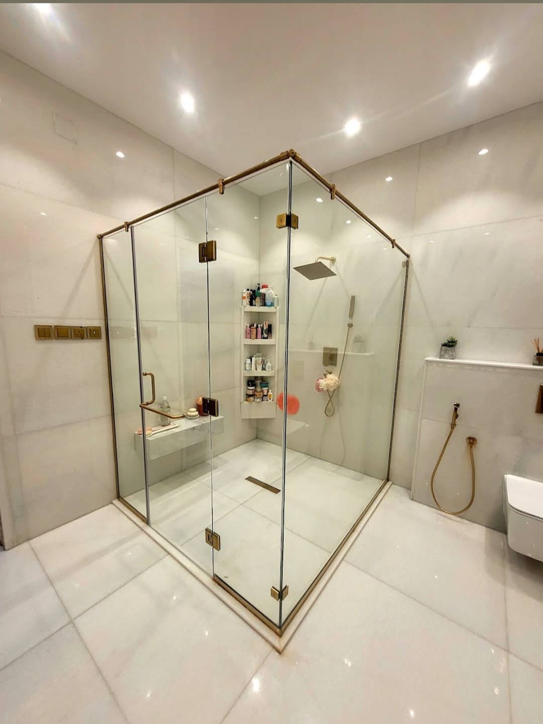 أعمال زجاج ومرايا