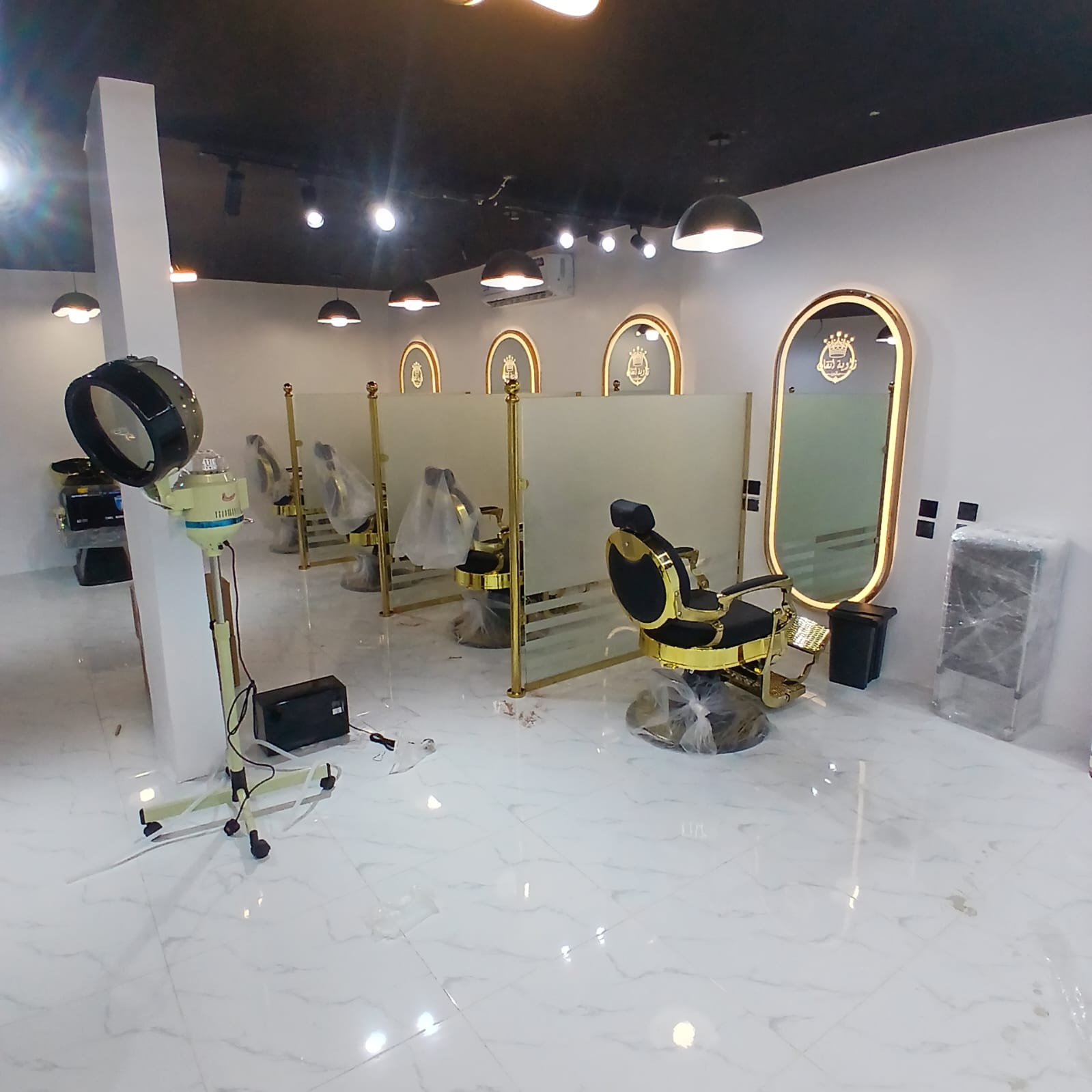 أعمال زجاج ومرايا